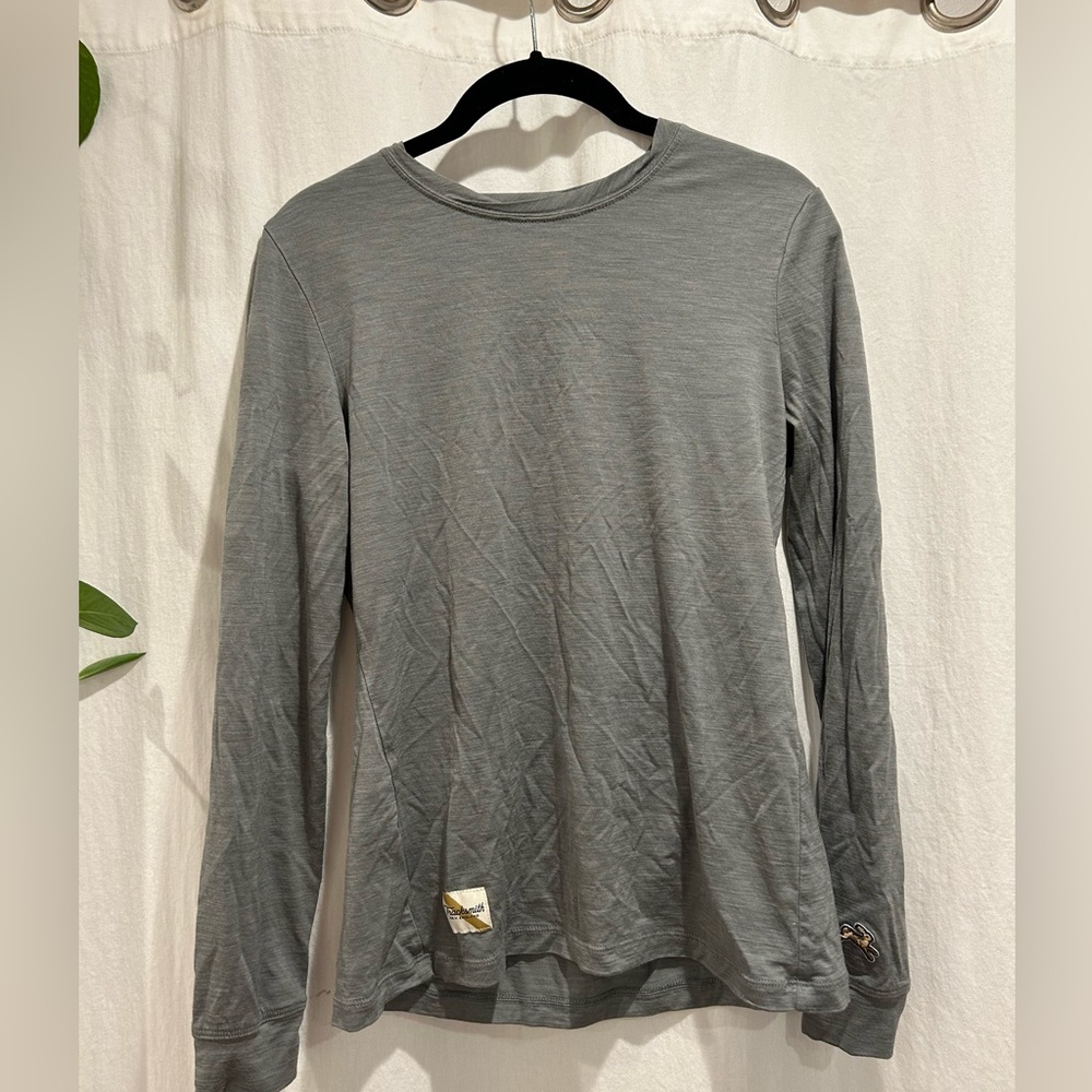 Tracksmith Women’s Harrier Long Sleeve in Light Grey